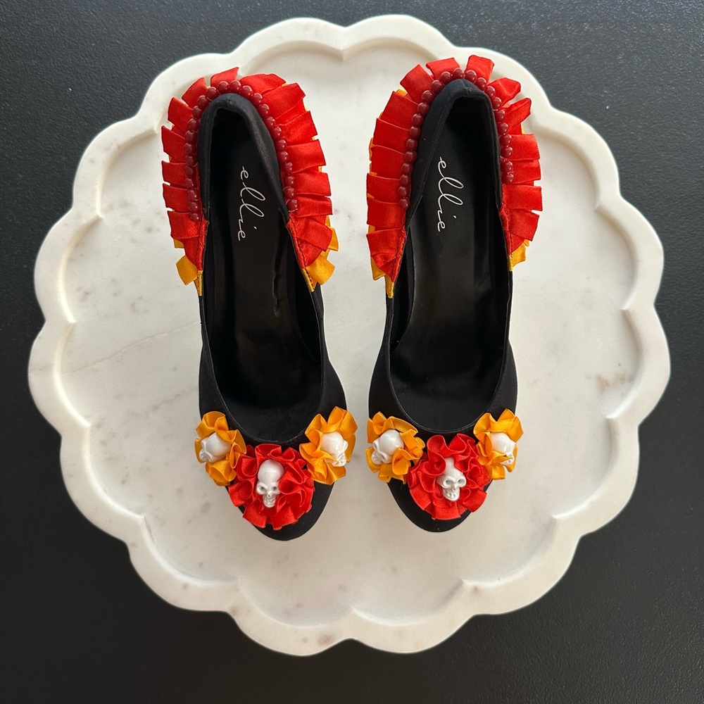 Ellie Multicolored Ruffle Heels with Dkulls & Bead Accents ~ Size 7